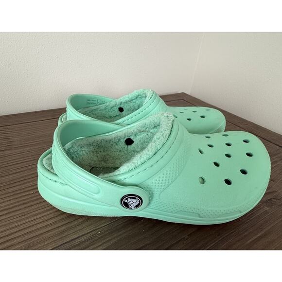 Crocs Mint Green Lined Size Junior 2 Clogs Kids - Picture 1 of 6